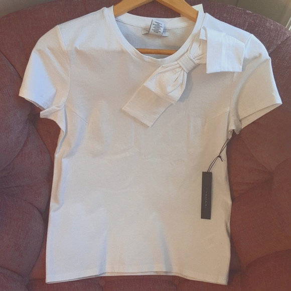 T Tahari White Crew Neck T-shirt with Bow on Collar | New! Size Small - Picture 15 of 15